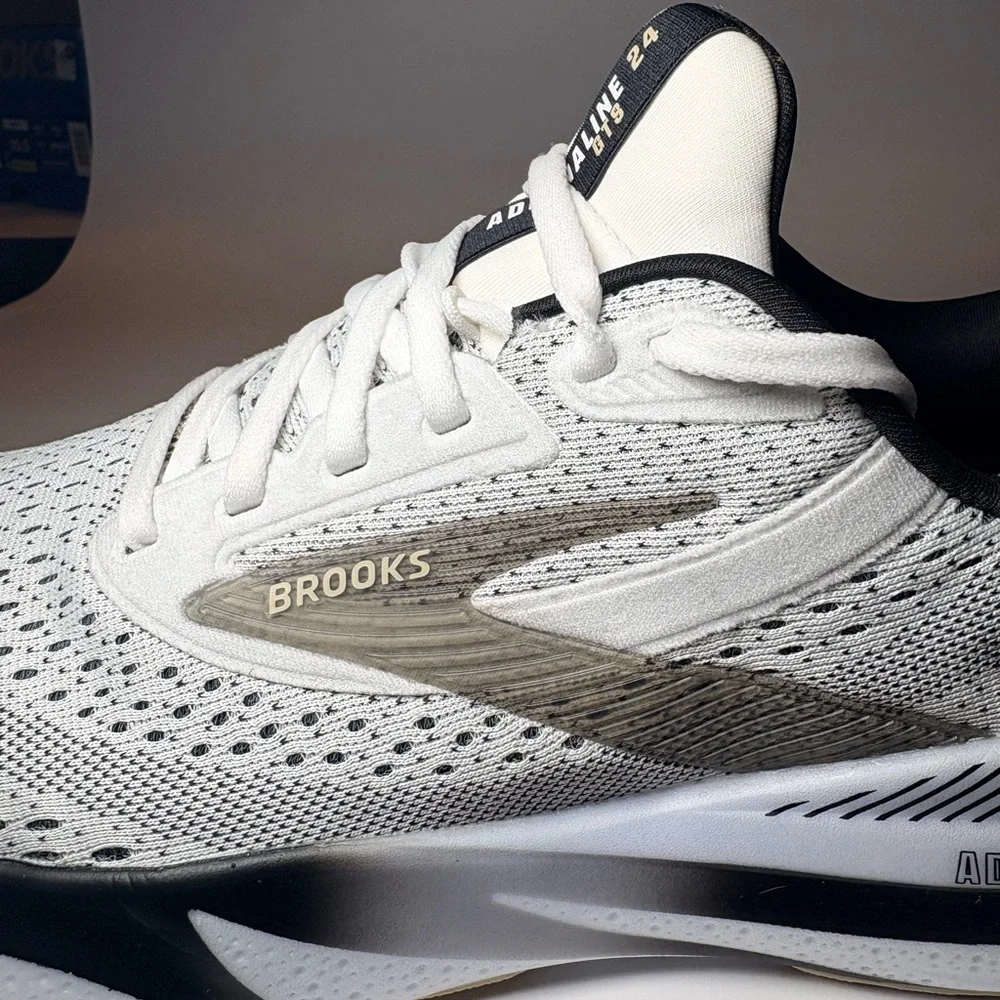 Brand New Brooks Adrenaline GTS 24 in the box. Women's size 9 🔥🔥supreme comfort - Picture 7 of 15